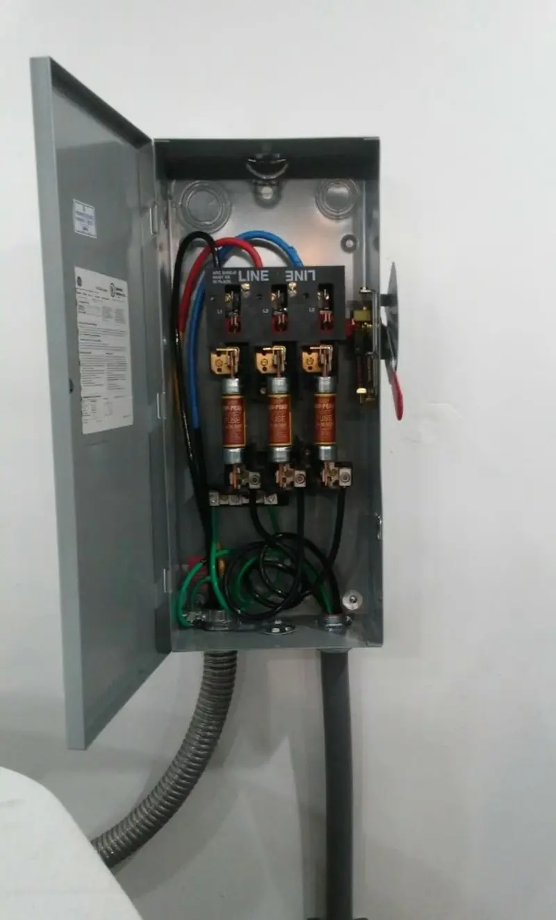 Three-phase disconnect switch installed for Smoke Detector Installation in Nolensville